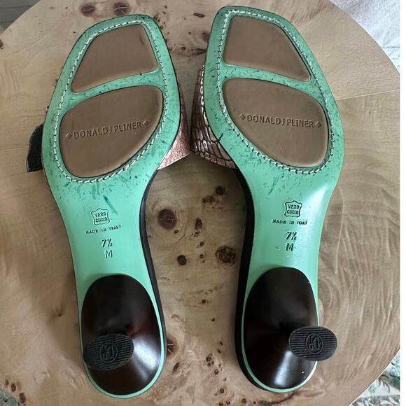 Donald J Pliner Metallic Croc Buckle Slide Sandals – Made in Italy – Size 7.5M - Picture 3 of 4